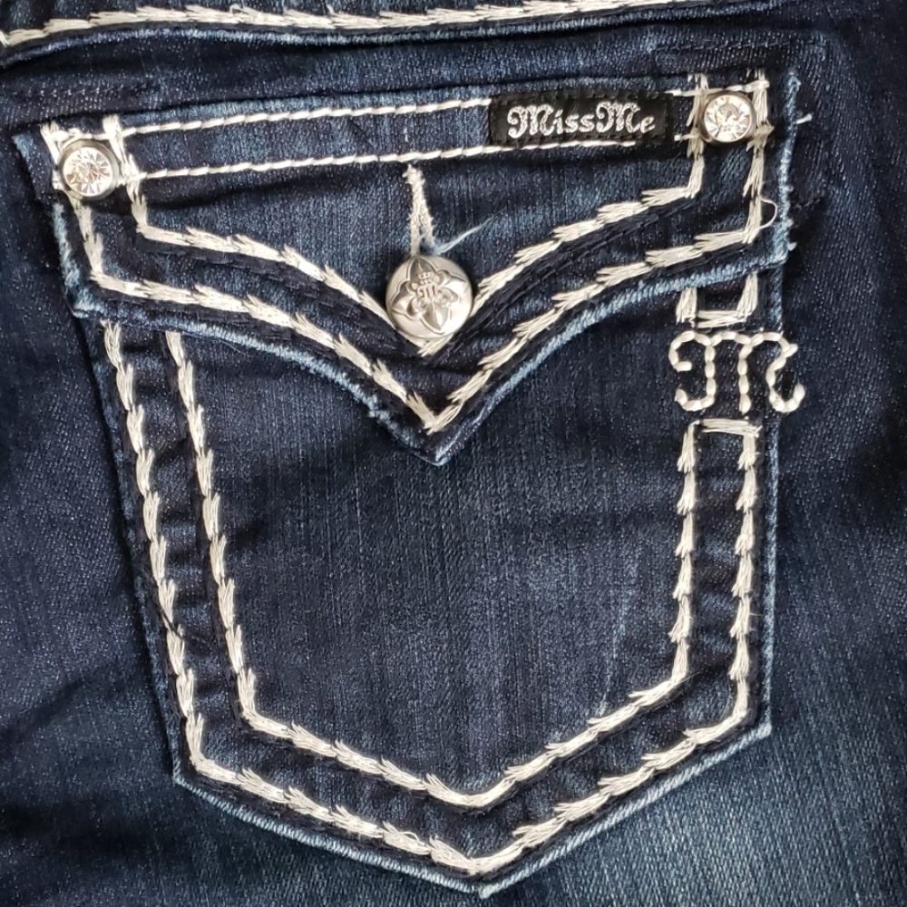Miss Me Signature Cuffed Capri Jeans.  Size 30. - Picture 6 of 8